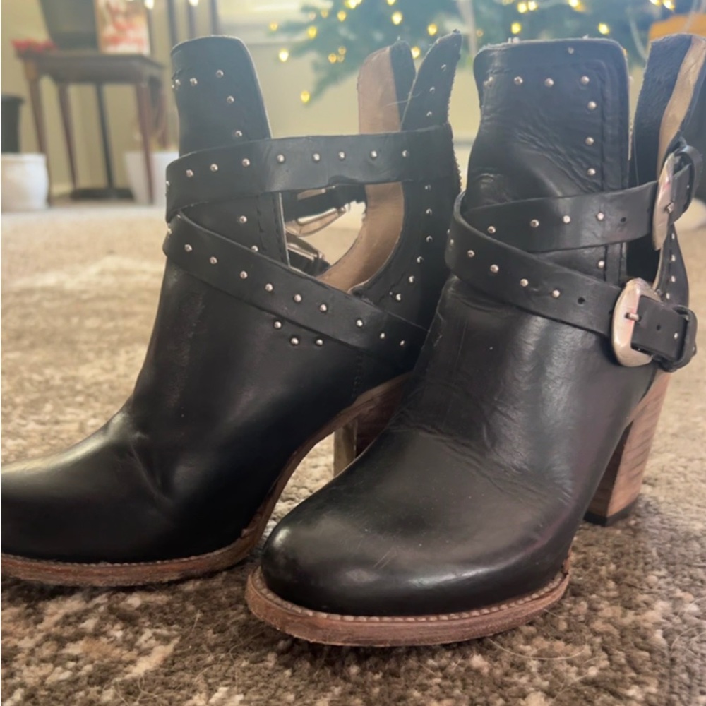 FreeBirds black rainbow booties size 7